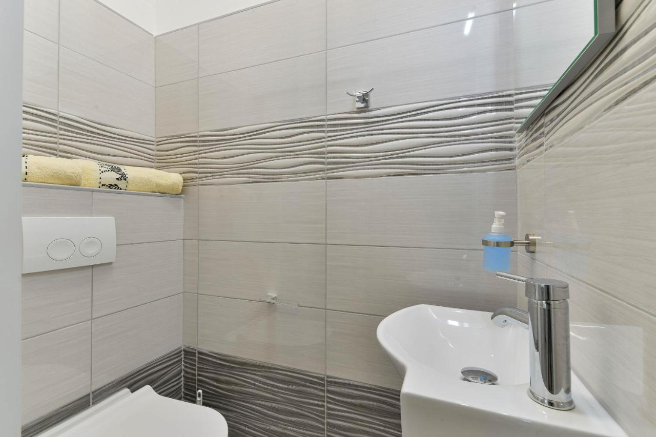 Family Friendly Apartments With A Swimming Pool Zadar - 18098 Exterior foto